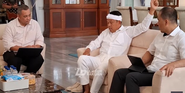 Gubernur Jawa Barat Dedi Mulyadi saat rapat terbuka bersama Kepala Bappeda dan Kepala Biro Kesra Pemprov Jabar