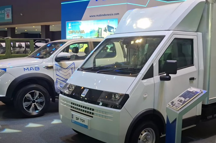 MAB memamerkan kendaraan di Periklindo Electric Vehicle Show (PEVS) 2025.