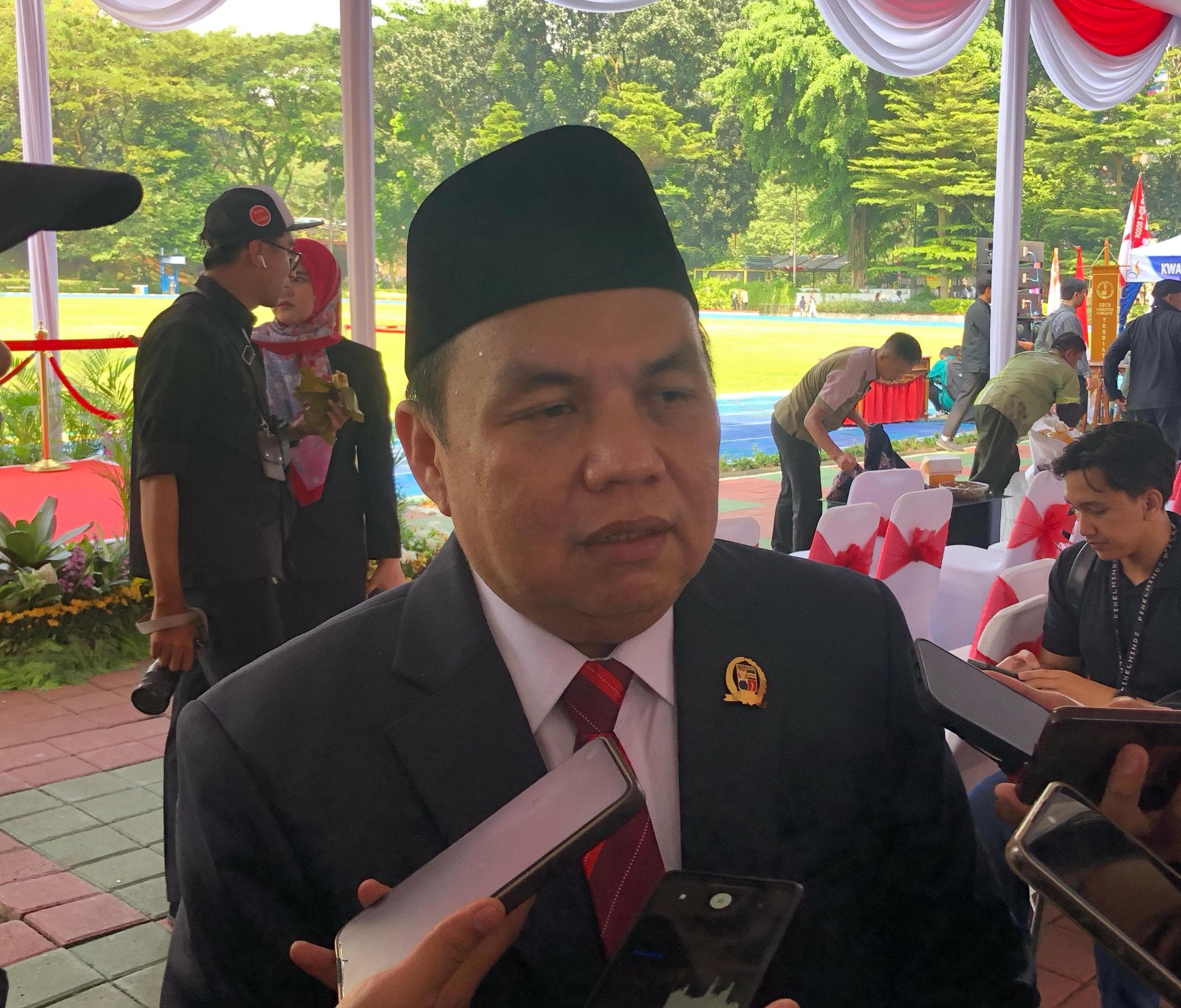 Ketua DPRD Kota Bogor, Adityawarman Adil seusai menghadiri peringatan Hardiknas di Lapangan Sempur, Jumat (2/5/2025).