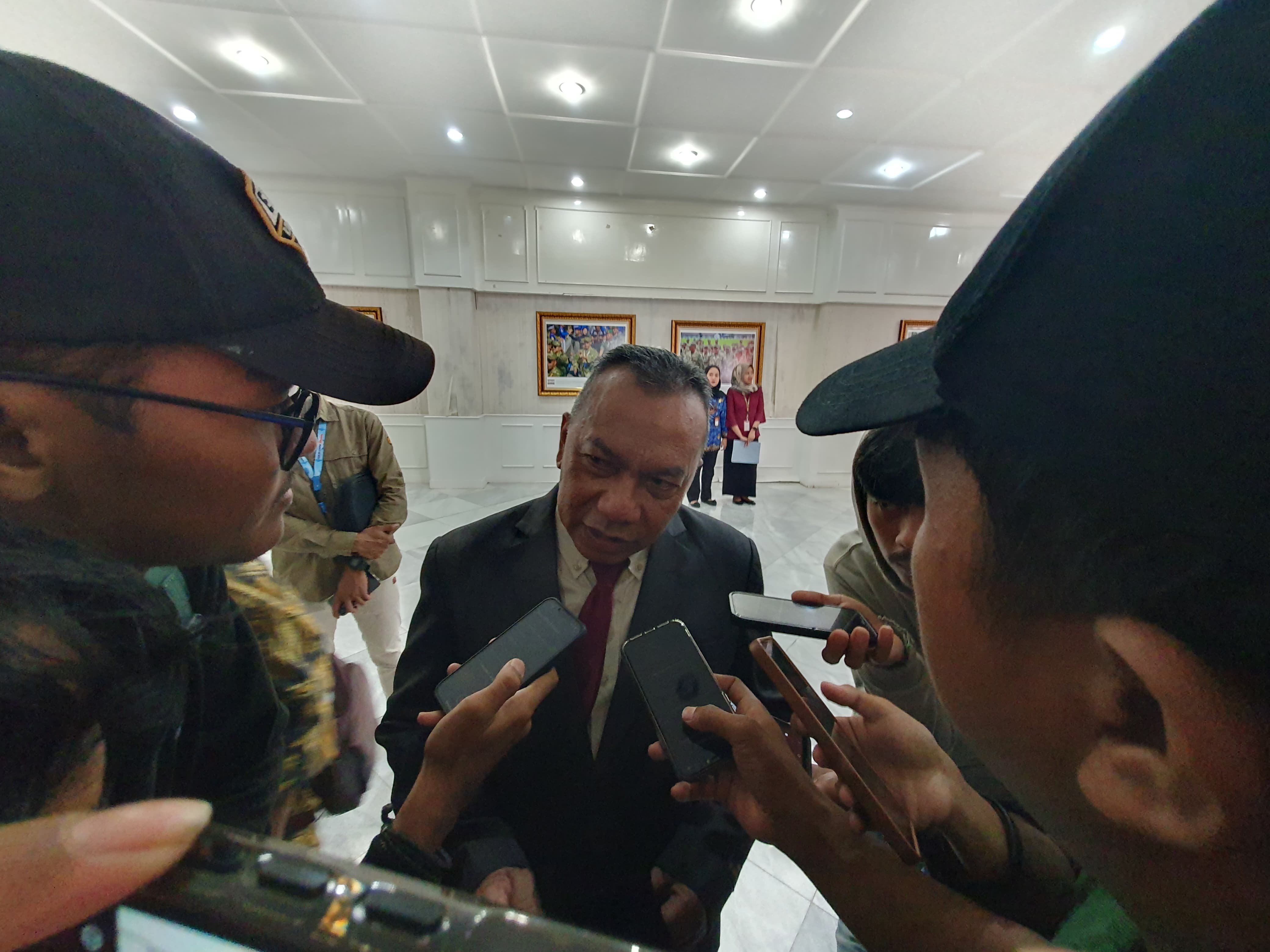 Kepala Dinas Pendidikan Kabupaten Bogor, Bambang Tawekal saat dimintai keterangan.