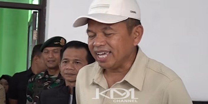 Gubernur Jawa Barat Dedi Mulyadi saat bertanya kepada orang tua terkait mengirimkan anak menjalani pendidikan di Barak Militer