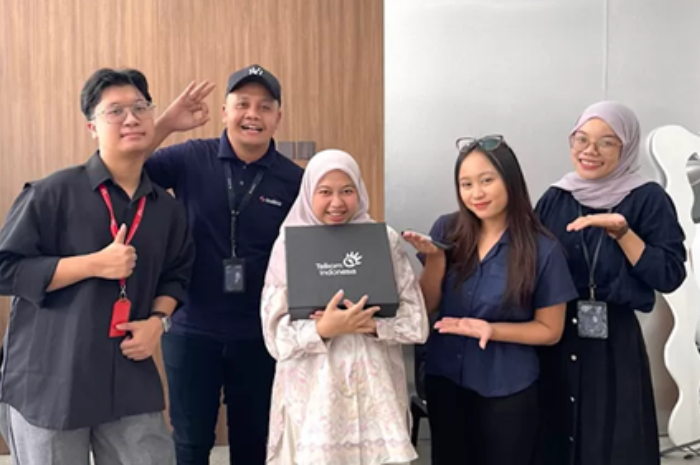 Brand lokal Flicka mendapatkan penghargaan dari PT Telkom Indonesia (Persero) Tbk.