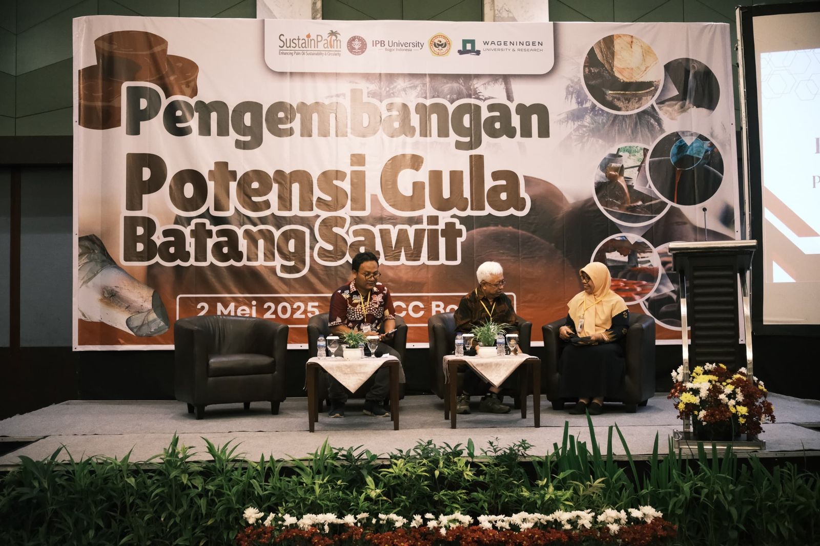 Momen saat berlangsungnya Workshop Pengembangan Potensi Gula dari Batang Sawit oleh Prof. Udin Hasanudin dari Universitas Lampung dan Prof. Dr. Yanni Sudiyani dari BRIN di IPB University