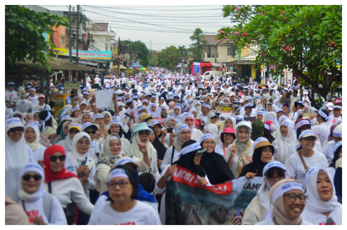 Ribuan warga Desa Bojongkulur, turun ke jalan dan meminta agar normalisasi Sungai Cileungsi dan Cikeas bisa dipercepat, Minggu (4/5/2025).