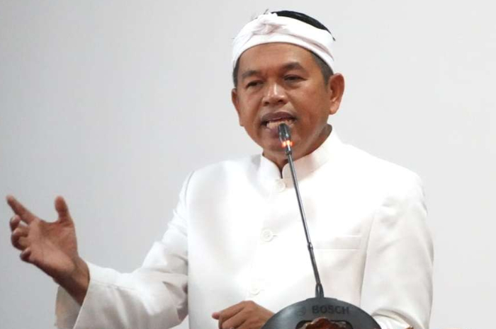 Gubernur Jawa Barat Dedi Mulyadi saat memberi keterangan.