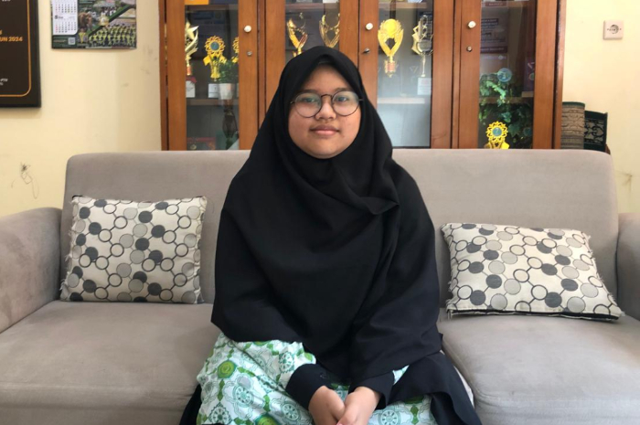 Naura Nurrahmah, santri asal Ponpes Al Ihsan Baron yang berhasil menyabet medali perak di ajang panahan tingkat Kota Bogor