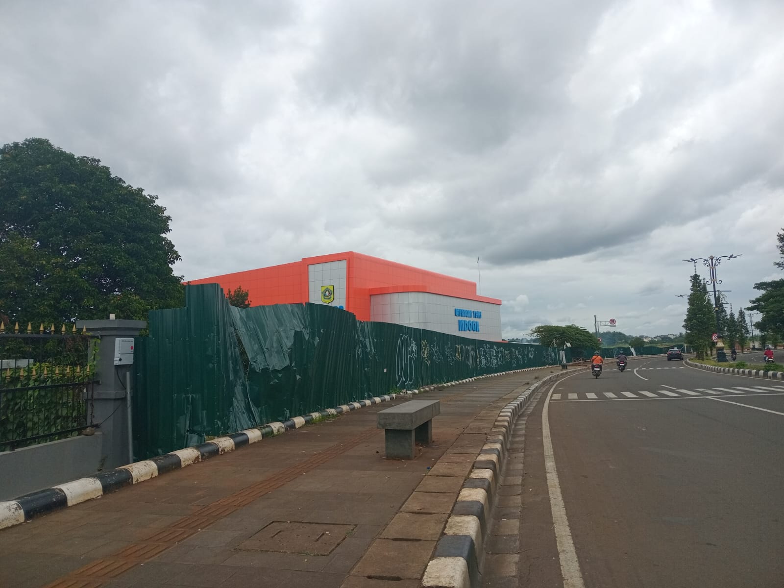 Gedung Tenis Indor Kabupaten Bogor di kawasan Stadion Pakansari, Kecamatan Cibinong, Kabupaten Bogor, Jawa Barat.
