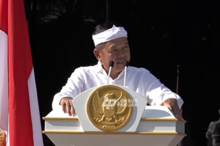Gubernur Jawa Barat Dedi Mulyadi memimpin Provinsi Jabar dengan jumlah penduduk total mencapai lebih dari 50 juta jiwa.