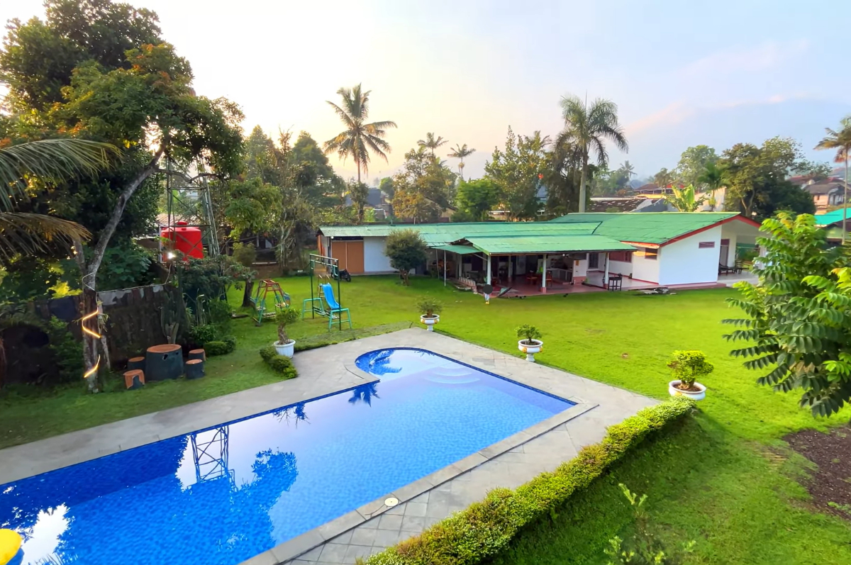 Staycation menyenangkan di Villa Toba Puncak.