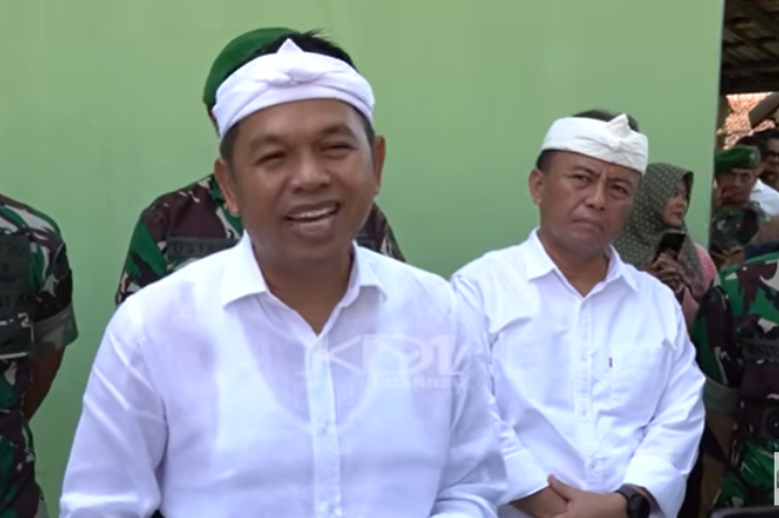 Gubernur Jawa Barat Dedi Mulyadi saat menyampaikan keterangan kepada wartawan.