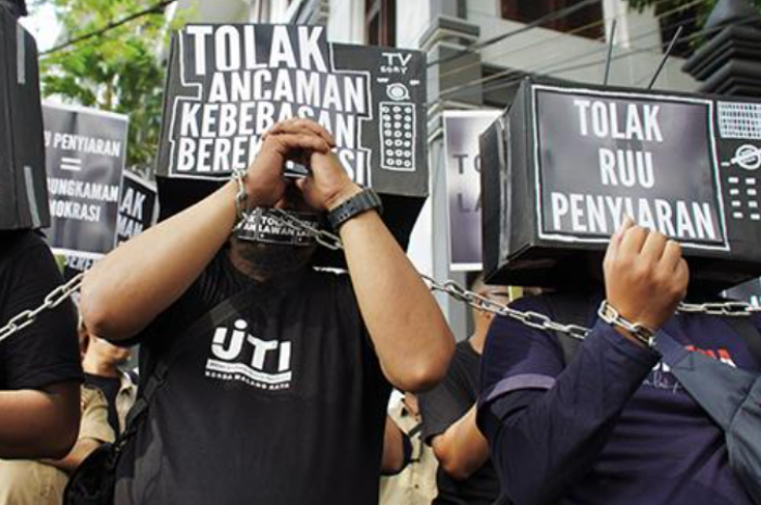 Aksi penolakan terhadap revisi RUU Penyiaran oleh insan pers