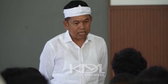 Gubernur Jawa Barat Dedi Mulyadi memberikan penjelasan terkait penerima bansos yang harus KB