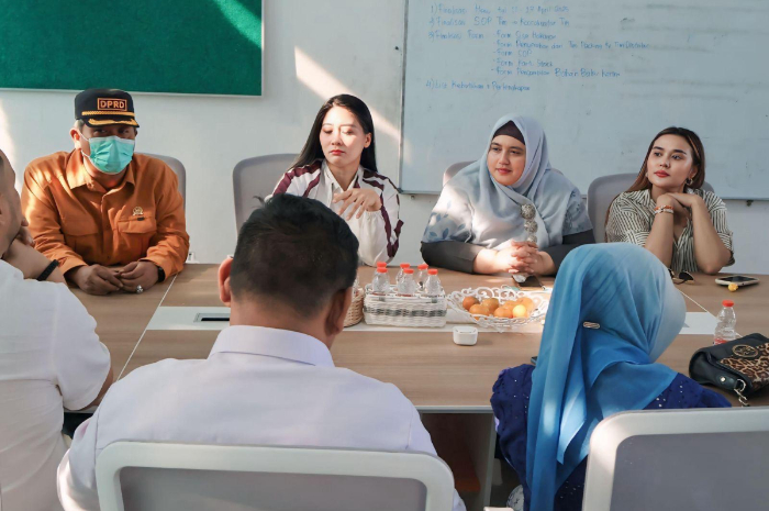 Anggota Komisi IV DPRD Kota Bogor  usai melakukan kunjungan ke dapur Satuan Pelayanan Pemenuhan Gizi (SPPG).