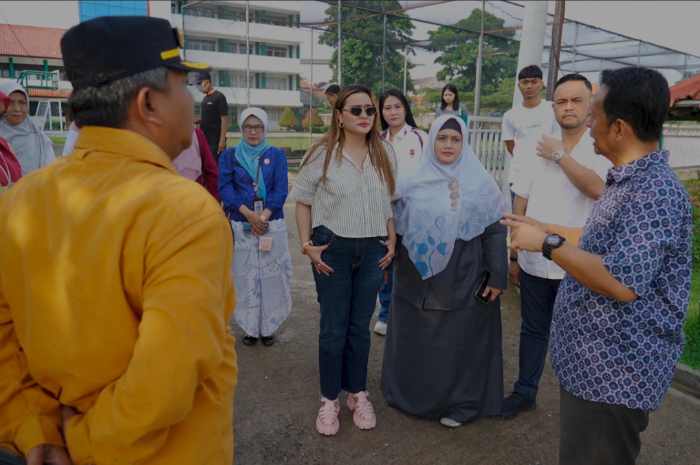 Anggota Komisi IV DPRD Kota Bogor Karina Soerbakti bersama jajaran dewan serta instansi terkait, melakukan kunjungan ke dapur Satuan Pelayanan Pemenuhan Gizi (SPPG).
