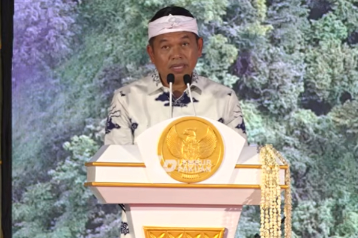 Gubernur Jawa Barat Dedi Mulyadi saat menyampaikan pidato di Bale Jaya Dewata Cirebon.