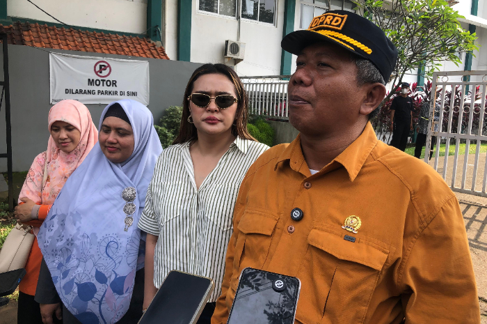 Sejumlah anggota DPRD Kota Bogor saat dimintai keterangan usai menyidak dapur makan bergizi gratis di Bosowa Bina Insani