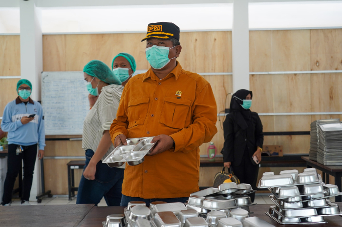 Anggota Komisi IV DPRD Kota Bogor saat sidak dapur makan bergizi gratis.
