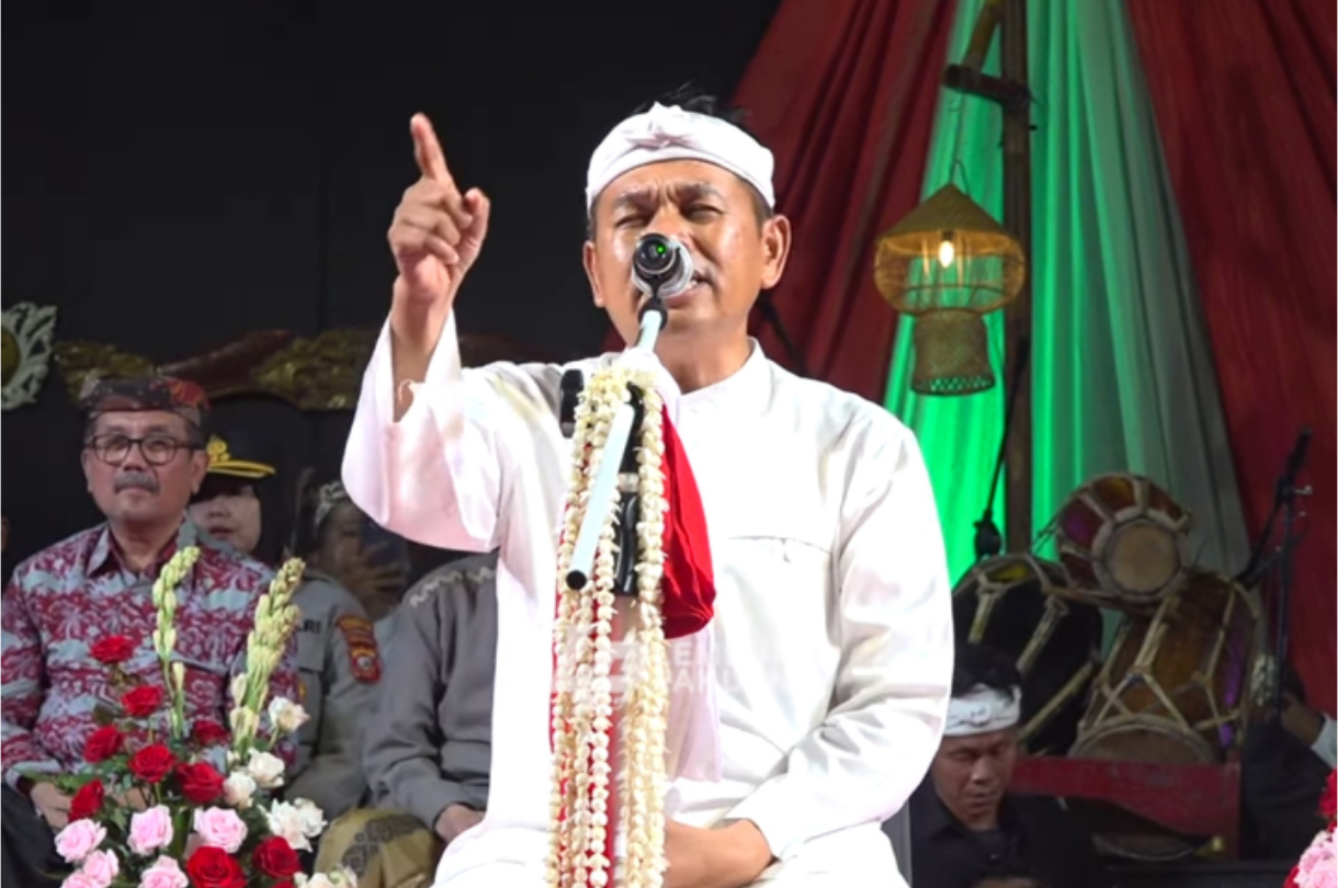 Gubernur Jawa Barat Dedi Mulyadi saat pidatp di Cirebon.