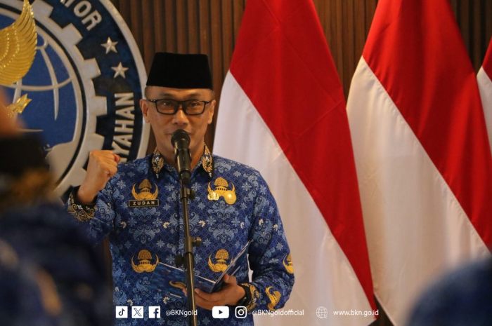 Kepala BKN Zudan Arif Fakrulloh saat memberikan keterangan.