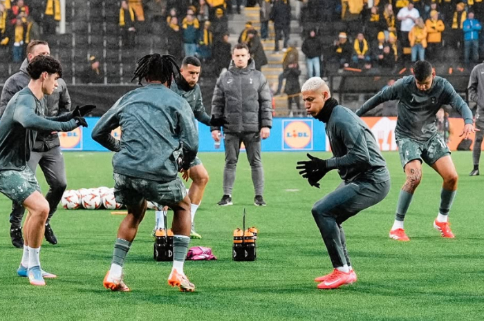 Para pemain Tottenham Hotspur saat berlatih.