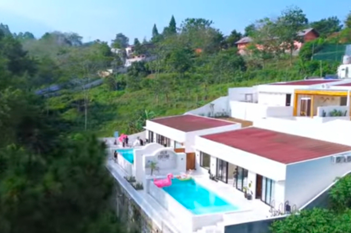 Rekomendasi Villa Batur tempat staycation di kawasan Bogor