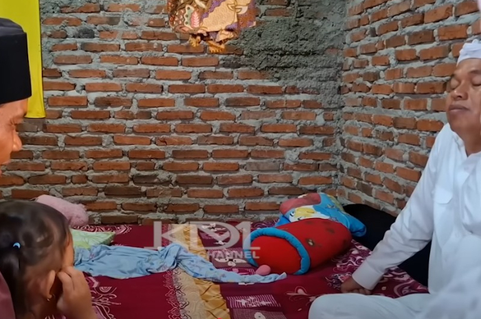 Gubernur Jawa Barat, Dedi Mulyadi ajak keluarga prasejahtera di Kabupaten Cirebon ikut KB.