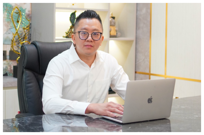 Roysevelt, selaku Presiden Direktur WORCAS Group.