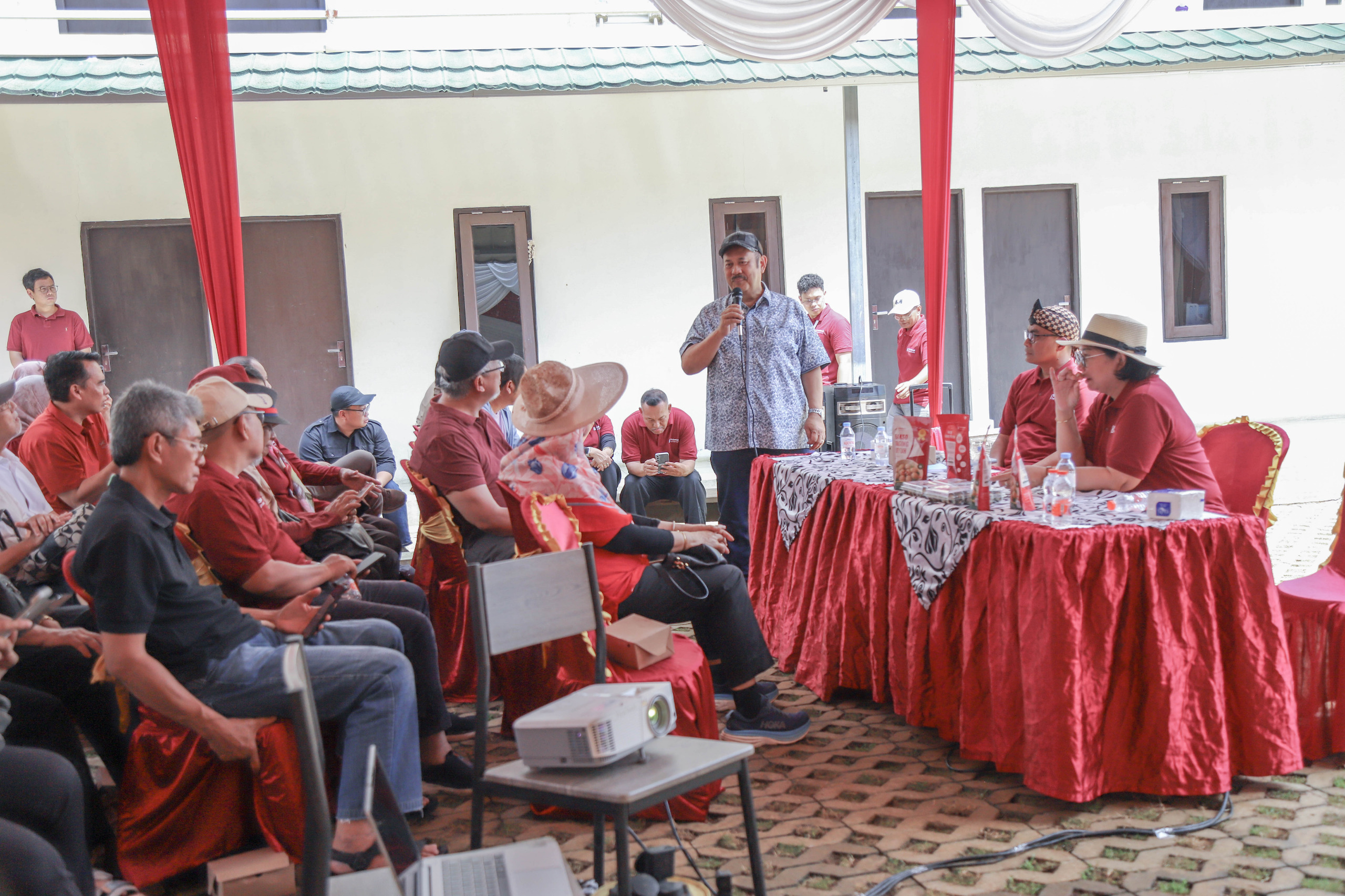 Acara gathering di kandang peternakan puyuh milik PT Sukaharja Quail Indonesia (Sukaquail) di Desa Sukaharja, Kecamatan Cijeruk, Kabupaten Bogor.