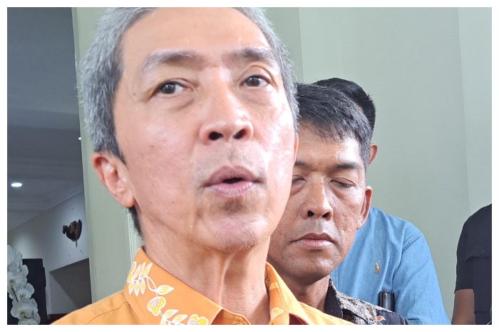 Wali Kota Bogor, Dedie A Rachim saat mengumumkan hasil laboratorium menu MBG di rumah dinasnya,Senin (12/5/2025).