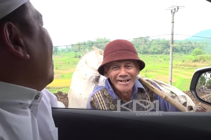 Mang Atun saat ditanya Gubernur Jawa Barat, Dedi Mulyadi di kawasan Garut.
