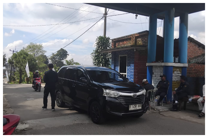 Kondisi gerbang wisata Gunung Salak Endah via Gunung Sari, Kecamatan Pamijahan, Kabupaten Bogor, Selasa (13/5/2025).