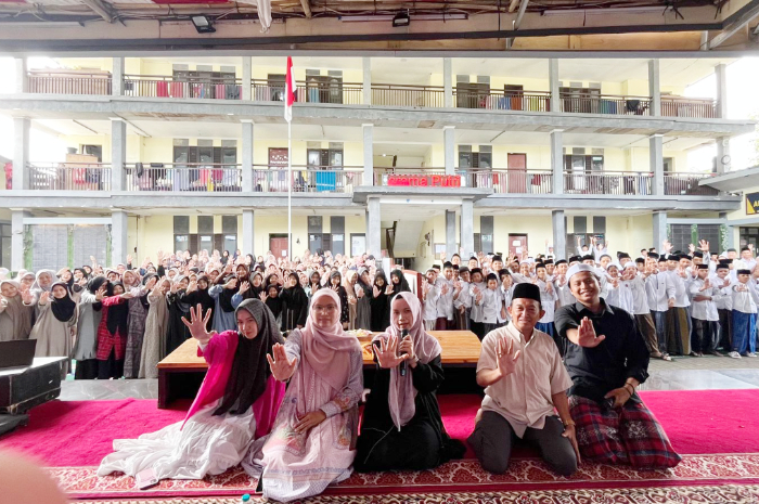 Momen pasca sosialisasi tentang pentingnya hak anak oleh KPAID Kota Bogor di Ponpes Al Um Bogor