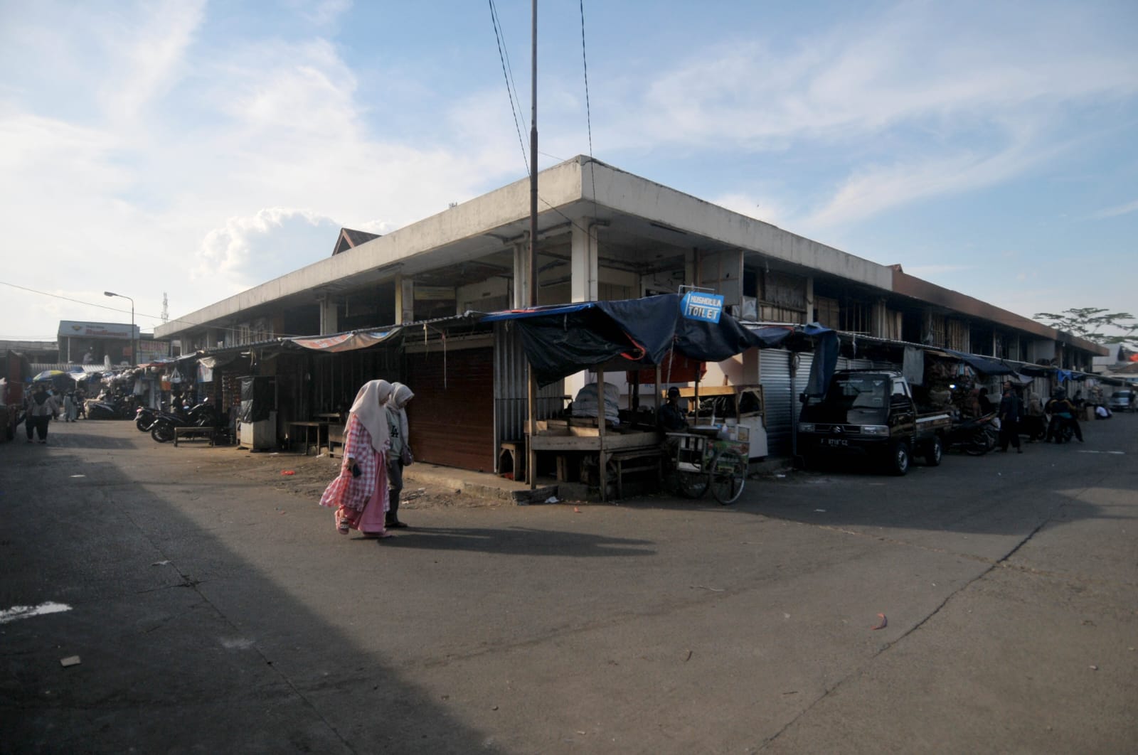 Sejumlah lapak pedagang di Pasar Leuwiliang pasca kebakaran, segera dibangun kembali.