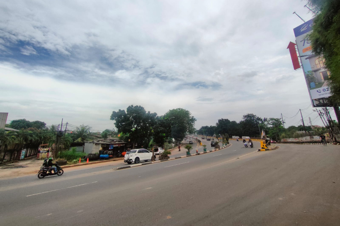 Flyover Cileungsi minim PJU, jadi pemicu kecelakaan lalulintas akibat banyak kendaraan salah masuk jalur.