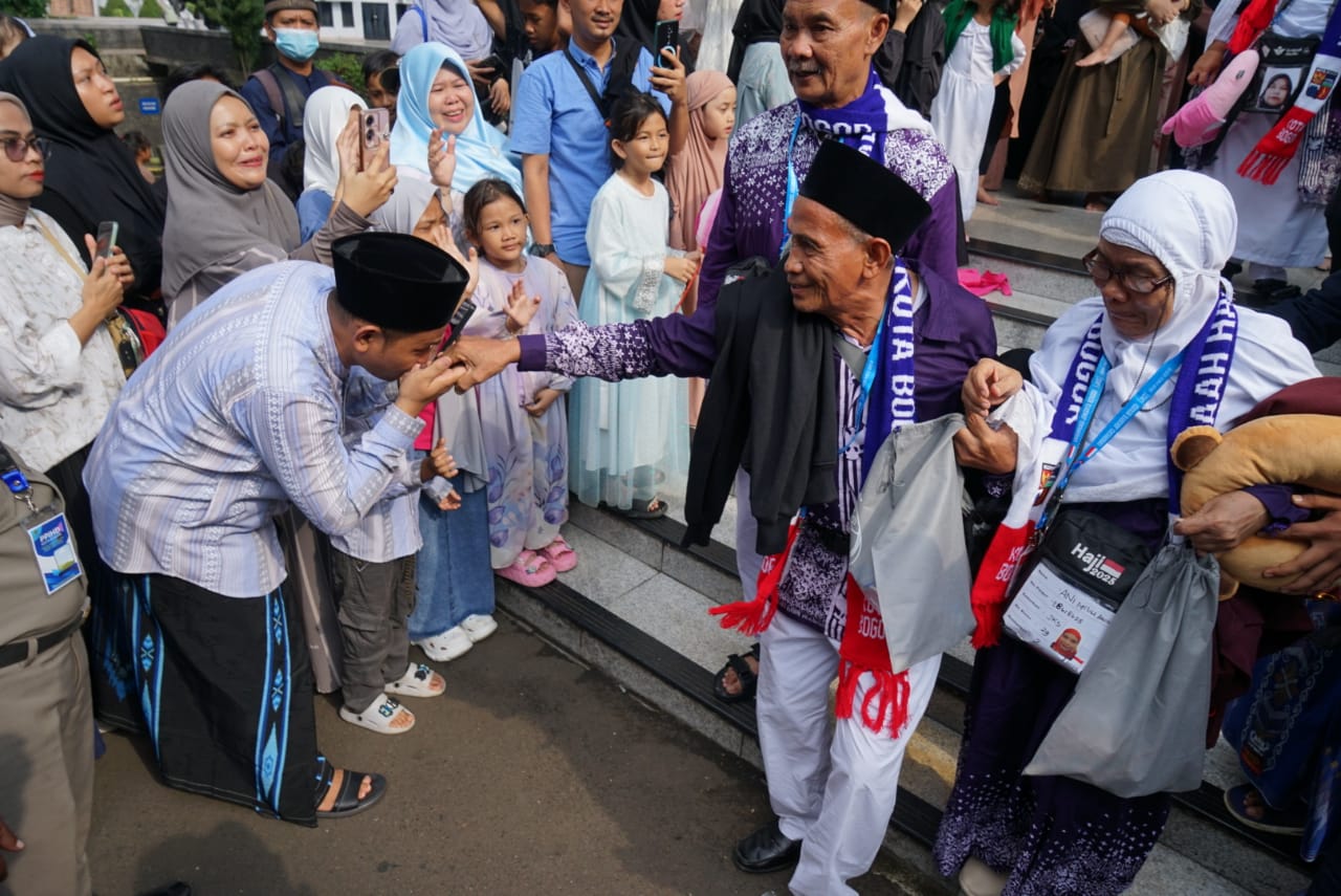 Ilustrasi pemberangkatan jemaah haji Indonesia ke Tanah Suci.