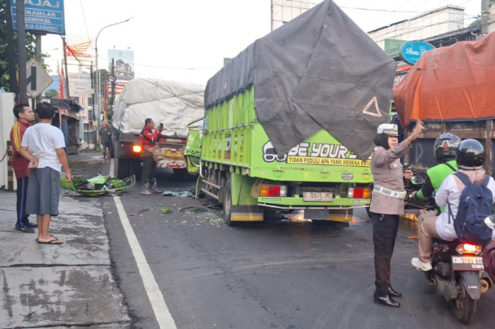 Kecelakaan truk di Jalan Raya Bogor pada Rabu (14/5/2025) pagi.