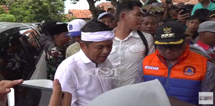 Gubernur Jawa Barat Dedi Mulyadi bersama Bupati Garut menanyakan kondisi anak yang diduga alami gizi buruk