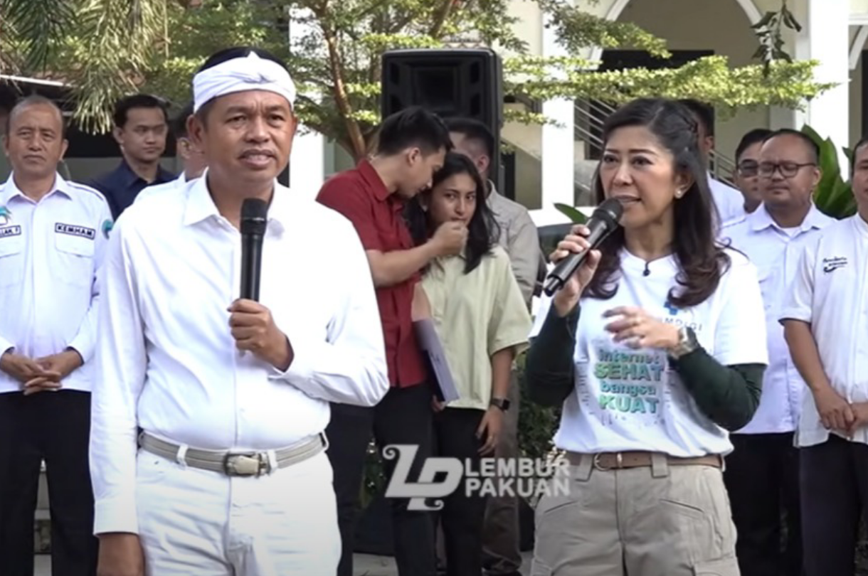Gubernur Jawa Barat Dedi Mulyadi dan Menteri Komdigi&nbsp;Meutya Hafid mengajak pelajar bijak dalam menggunakan medsos saat mengunjungi SMAN 2 Purwakarta.