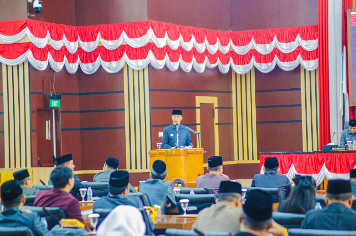 Wali Kota Bogor, Dedie Rachim saat memberikan tanggapan dalam sidang paripurna yang membahas LKPJ Wali Kota Tahun 2024, Rabu (14/5/2025).