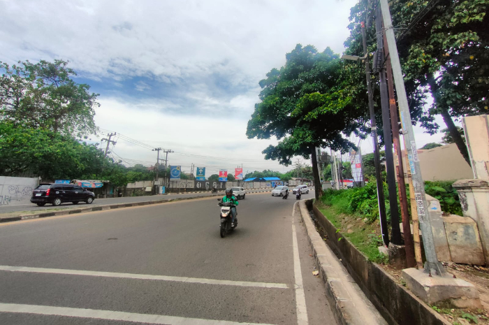 Tikungan Jambrong di jalan alternatif Cibubur -Transyogi menjadi ruas jalan paling sering terjadi kecelakaan lalulintas.