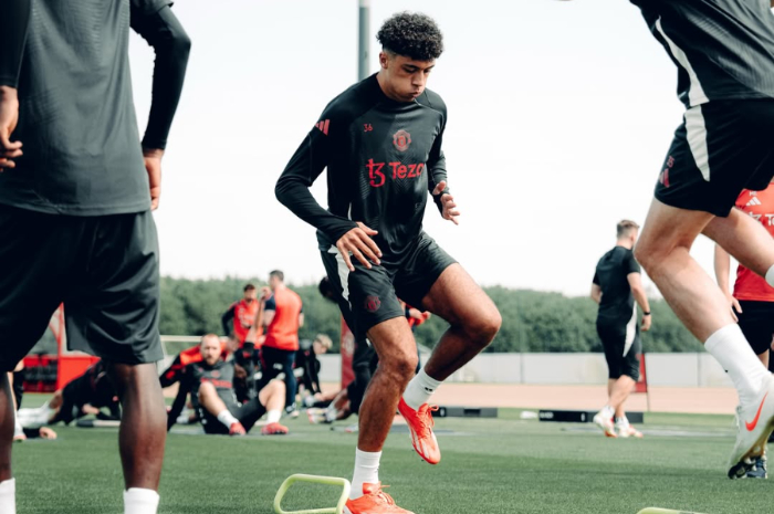 Para pemain Manchester United saat berlatih.