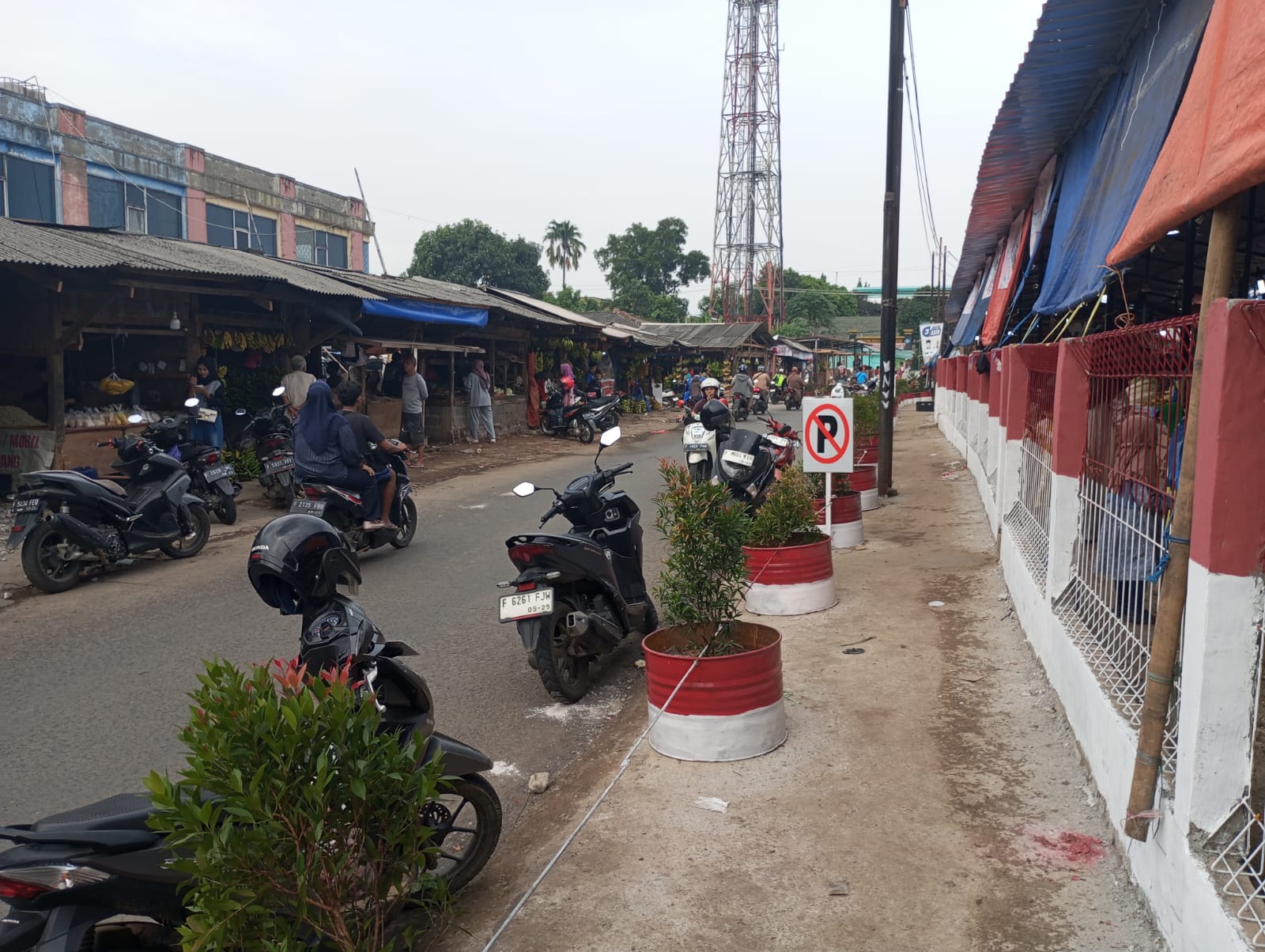 Kondisi Pasar Citeureup, Kabupaten Bogor, yang nampak lebih rapi setelah penataan dilakukan PT Baraya.