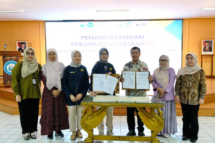 Penandatanganan perjanjian kerjasama pembentukan Tax Center di Kampus PNJ Depok.