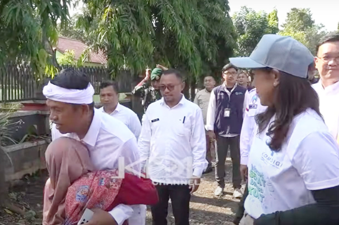 Momen haru penjual nasi peluk Gubernur Jawa Barat Dedi Mulyadi yang dulu langganannya saat sekolah