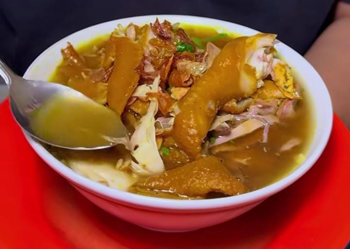 Soto Ayam Kampung Ibu Lungit di Jl. Siliwangi No.107, Kecamatan Bogor Timur, Kota Bogor.