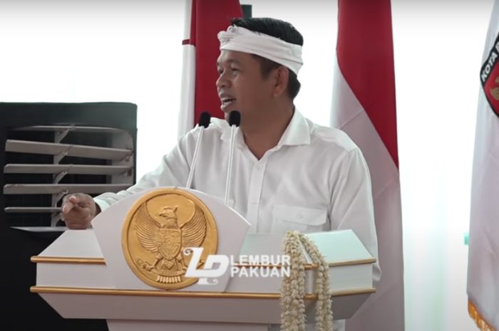 Gubernur Jawa Barat Dedi Mulyadi saat memberikan pidato pada MOU dengan Polda Jabar dan Polda Metro Jaya