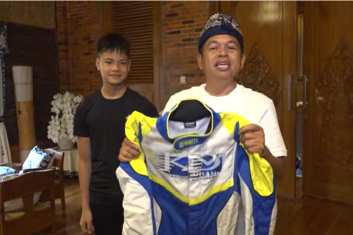 Gubernur Jawa Barat Dedi Mulyadi saat bertemu dengan Rafael Kamal, pembalap yang tinggal di Gunung Putri Kabupaten Bogor.