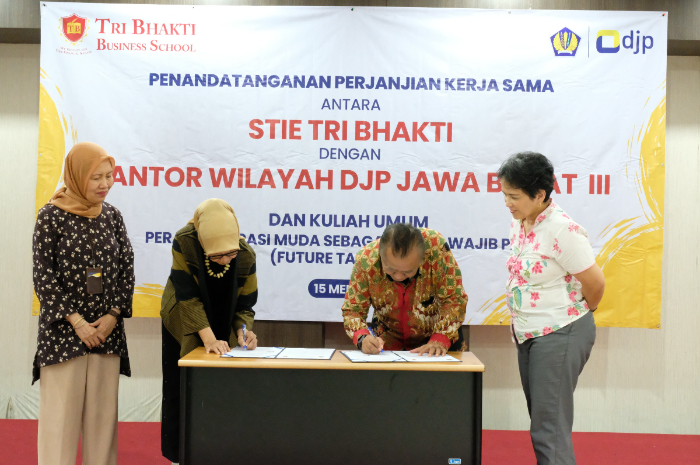 Penandatanganan perpanjangan pengelolaan Tax Center antara STIE Tri Bhakti dengan Kanwil DJP Jawa Barat III.