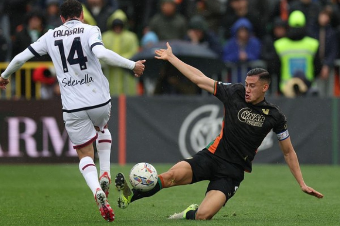 Venezia klub yang dibela kapten timnas Indonesia Jay Idzes dikalahkan Cagliari pada Senin (19/5/2025).