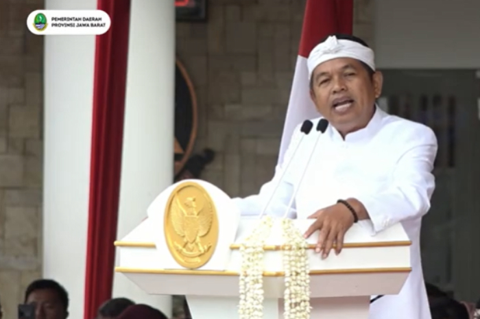 Gubernur Jawa Barat Dedi Mulyadi saat pidato pada Upacara Hari Kebangkitan Nasional di Lapangan Gasibu, Kota Bandung, Senin (20/5/2025).
